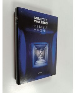 Kirjailijan Minette Walters käytetty kirja Pimeä huone
