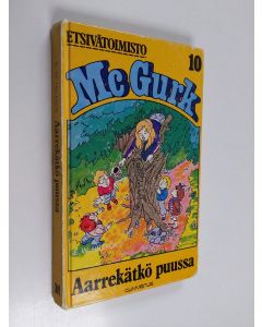 Kirjailijan E. W. Hildick käytetty kirja Aarrekätkö puussa