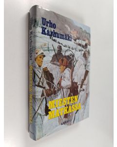 Kirjailijan Urho Karhumäki käytetty kirja Miesten matkassa : romaani talvisodastamme