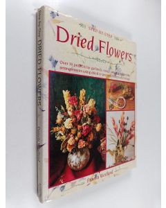 Kirjailijan Pamela Westland käytetty kirja Step-by-step Dried Flowers