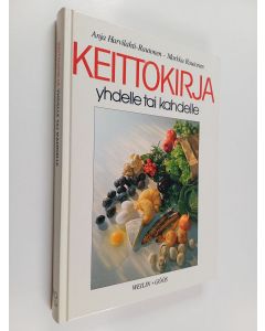 Kirjailijan Anja Harvilahti-Rautonen käytetty kirja Keittokirja yhdelle tai kahdelle : Anjan ja Markun keittokirja pieniä kattilakuntia varten