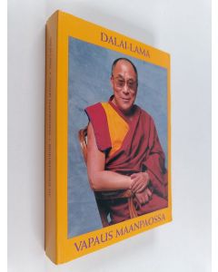 Kirjailijan Dalai Lama XIV käytetty kirja Vapaus maanpaossa : hänen pyhyytensä 14 Dalai-Laman omaelämäkerta