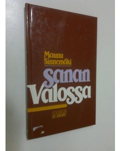 Kirjailijan Maunu Sinnemäki käytetty kirja Sanan valossa