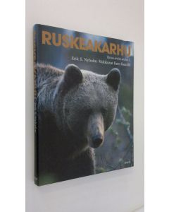 Kirjailijan Erik S. Nyholm käytetty kirja Ruskeakarhu : (Ursus arctos arctos L.)