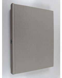 Kirjailijan Juliette Benzoni käytetty kirja Yön kuningatar