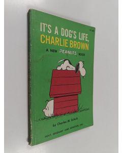 Kirjailijan Charles Monroe Schulz käytetty kirja It's a Dog's Life, Charlie Brown - A Peanuts Book
