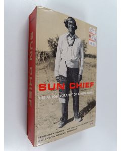 Kirjailijan Don C. Talayesva käytetty kirja Sun Chief : the autobiography of a Hopi Indian