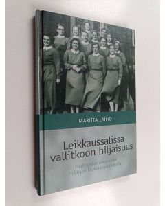 Kirjailijan Maritta Laiho käytetty kirja Leikkaussalissa vallitkoon hiljaisuus : huolenpidon arvoperintö Helsingin diakonissalaitoksella