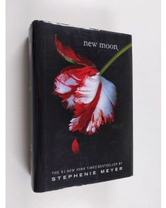Kirjailijan Stephenie Meyer käytetty kirja New moon