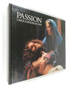Kirjailijan Chrstian Stuckl käytetty kirja Das Passionsspiel der gemeinde Oberammergau = The passion play of the community of Oberammergau 1990