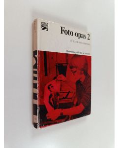 Kirjailijan Roland Möllerfors käytetty kirja Foto-opas, 2 - Filmistä negatiiviksi ja kuvaksi