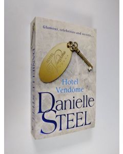 Kirjailijan Danielle Steel käytetty kirja Hotel Vendome