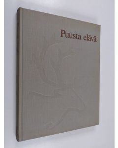 Kirjailijan Sakari Virtanen käytetty kirja Puusta elävä : Kajaani oy:n vaiheita vuodesta 1946