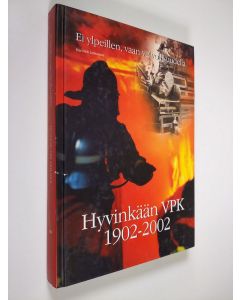 Kirjailijan Kari-Veli Lehtonen käytetty kirja Ei ylpeillen, vaan velvollisuudella : Hyvinkään VPK 1902-2002
