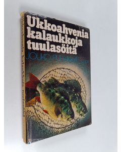Kirjailijan Jouko Puhakka käytetty kirja Ukkoahvenia, kalaukkoja, tuulasöitä