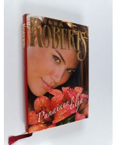 Kirjailijan Nora Roberts käytetty kirja Punainen lilja