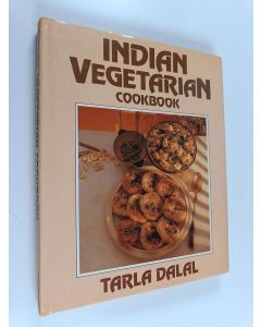 Kirjailijan Tarla Dalal käytetty kirja Indian Vegetarian Cookbook