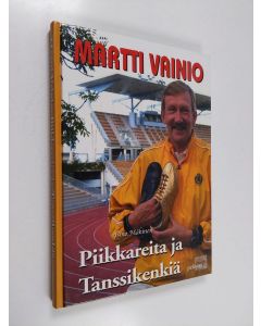 Kirjailijan Ismo Mäkinen käytetty kirja Piikkareita ja tanssikenkiä : Martti Vainion elämän tarina