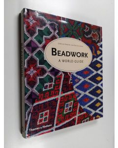 Kirjailijan Caroline Crabtree käytetty kirja Beadwork : a world guide