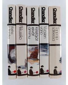 Kirjailijan Raymond Chandler käytetty kirja Raymond Chandler-setti : Vanha kultaraha ; Pikkusisko ; Kiristäjät eivät ammu ; Vuosien varjo ; Tappaja sateessa