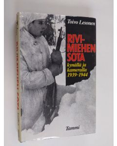 Kirjailijan Toivo Lesonen käytetty kirja Rivimiehen sota : kynällä ja kameralla 1939-1944