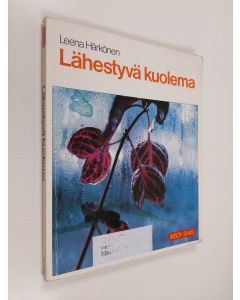Kirjailijan Leena Härkönen käytetty kirja Lähestyvä kuolema