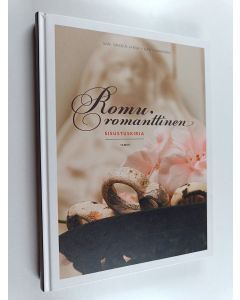Kirjailijan Sari Sirkkiä-Jarva käytetty kirja Romuromanttinen sisustuskirja : harrastajasisustajan havaintoja ja tarinoita tavaroista, ajatuksia asetelmista, sanoja sisustuksista ja muistoja myös siitä, kun sukset seinälle hiihtivät