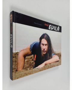 Kirjailijan Mika Wickström käytetty kirja Ilmiö Evilä