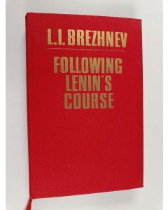 Kirjailijan Leonid Ilʹich Brezhnev käytetty kirja Following Lenin's Course - Speeches and Articles, 1972-1975