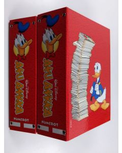 Kirjailijan Walt Disney käytetty teos Aku Ankka vuosikerta 2002 (nrot 1-52 kahdessa kansiossa)