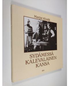 Kirjailijan Marjut Kivelä käytetty kirja Sydämessä kalevalainen kansa : Alpo ja Nina Sailo runonlaulajien ikuistajina