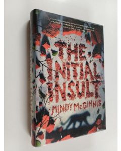 Kirjailijan Mindy McGinnis käytetty kirja The Initial Insult