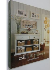 Kirjailijan Martha Fay käytetty kirja Esillä ja piilossa : kodin säilytysratkaisut (ERINOMAINEN)