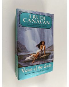 Kirjailijan Trudi Canavan käytetty kirja Voice of the Gods