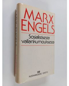 Kirjailijan Karl Marx käytetty kirja Sosialistisesta vallankumouksesta