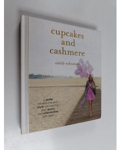 Kirjailijan Emily Schuman käytetty kirja Cupcakes and Cashmere : A Guide for Defining Your Style, Reinventing Your Space, and Entertaining with Ease