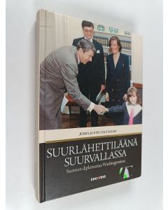 Kirjailijan Jukka Valtasaari käytetty kirja Suurlähettiläänä suurvallassa : Suomen diplomatiaa Washingtonissa