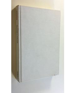 Kirjailijan Doris Lessing käytetty kirja Ruoho laulaa