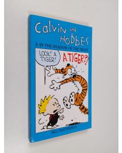 Kirjailijan Bill Watterson käytetty kirja Calvin and Hobbes. 3 : In the shadow of the night