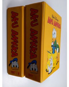 Kirjailijan Walt Disney käytetty teos Aku Ankka vuosikerta 1997 (1-52 kahdessa kansiossa, puuttuu n:ot 3, 10, 20, 21, 22)