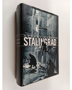 Kirjailijan Antony Beevor käytetty kirja Stalingrad