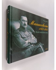 Kirjailijan Magnus Ullman käytetty kirja Mannerheim 1867-1951 : Marski ruotsalaisin silmin