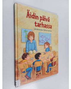 Kirjailijan Julia Breitenöder käytetty kirja Äidin päivä tarhassa