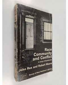 Kirjailijan Robert Moore & John Rex ym. käytetty kirja Race, Community, and Conflict - A Study of Sparkbrook