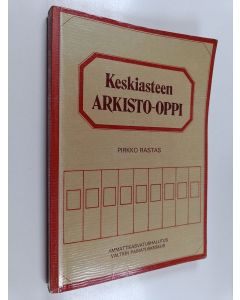 Kirjailijan Pirkko Rastas käytetty kirja Keskiasteen arkisto-oppi