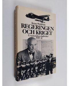 Kirjailijan Krister Wahlbäck käytetty kirja Regeringen och kriget : ur statsrådens dagböcker 1939-41