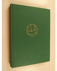Kirjailijan Karl Bruckner käytetty kirja Jalkapallojoukkue