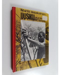 Kirjailijan Martti Issakainen käytetty kirja Uusiku, nuolenampuja
