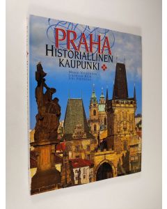 Kirjailijan Marie Vitochova käytetty kirja Praha : historiallinen kaupunki