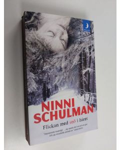 Kirjailijan Ninni Schulman käytetty kirja Flickan med snö i håret